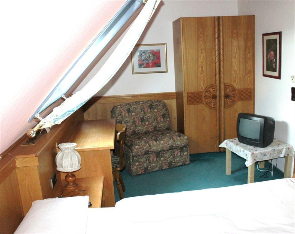Hotel B&S Waghäusel Buitenkant foto