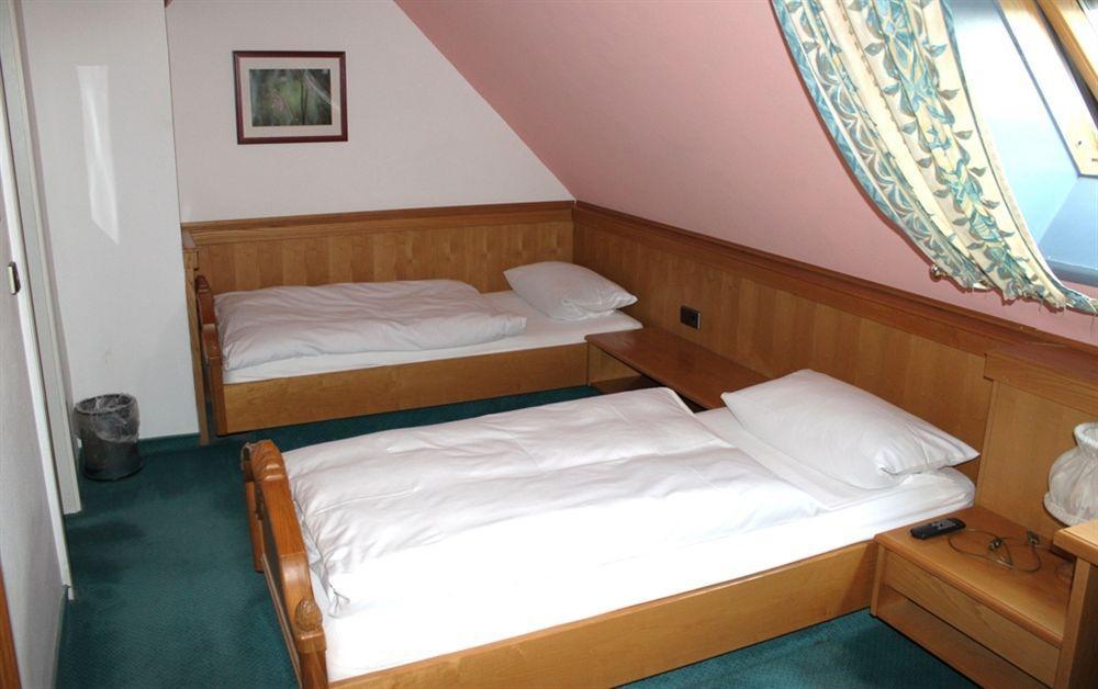 Hotel B&S Waghäusel Buitenkant foto